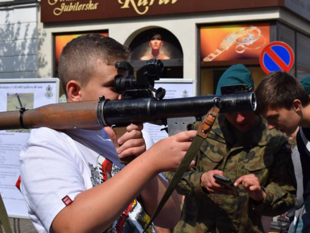 Wciąż jest szansa na zdjęcie z Leopardem. W Mławie trwa piknik militarny