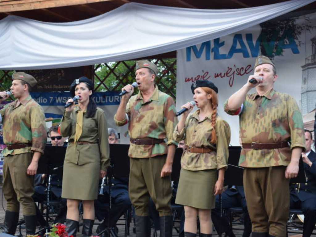 Patriotycznie i rozrywkowo. Na ten koncert przyszły tłumy