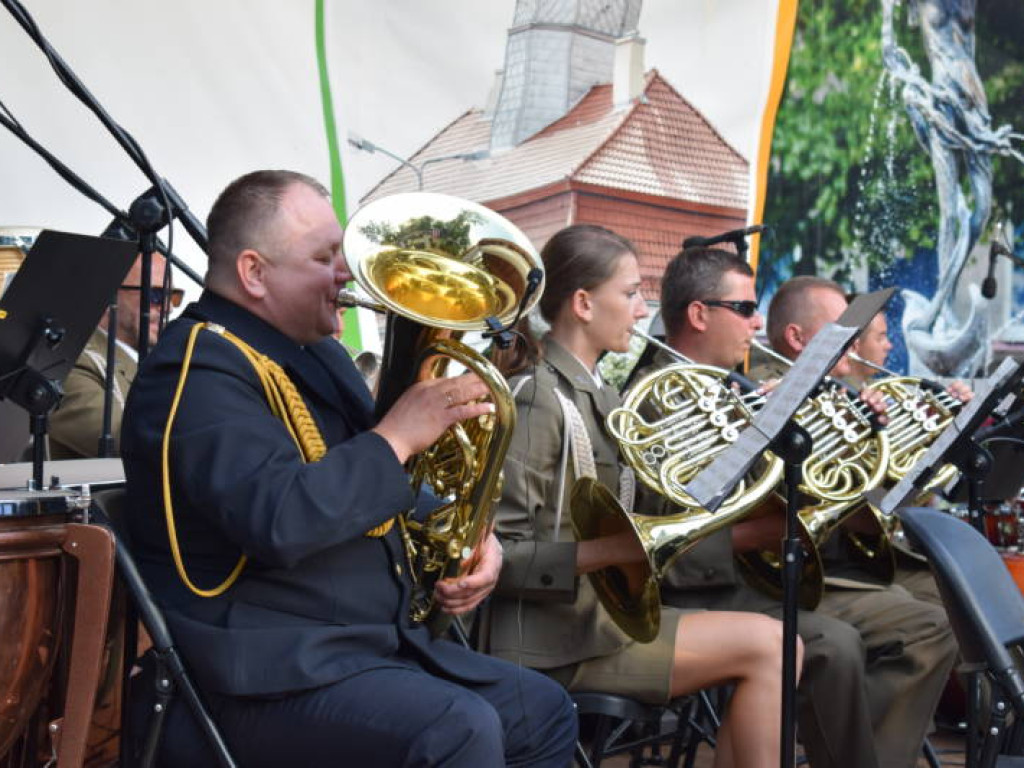 Patriotycznie i rozrywkowo. Na ten koncert przyszły tłumy