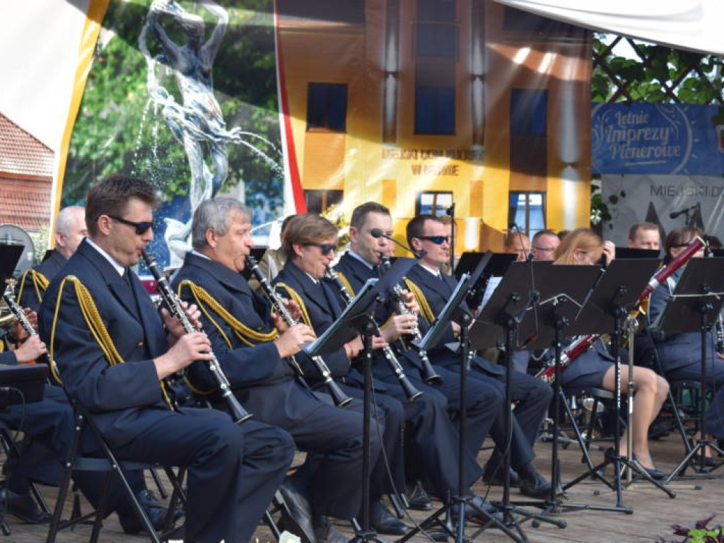 Patriotycznie i rozrywkowo. Na ten koncert przyszły tłumy