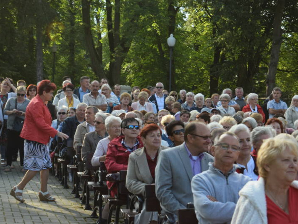 Patriotycznie i rozrywkowo. Na ten koncert przyszły tłumy
