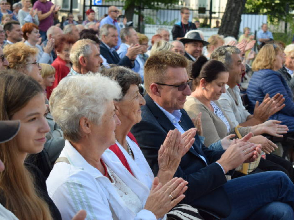 Patriotycznie i rozrywkowo. Na ten koncert przyszły tłumy