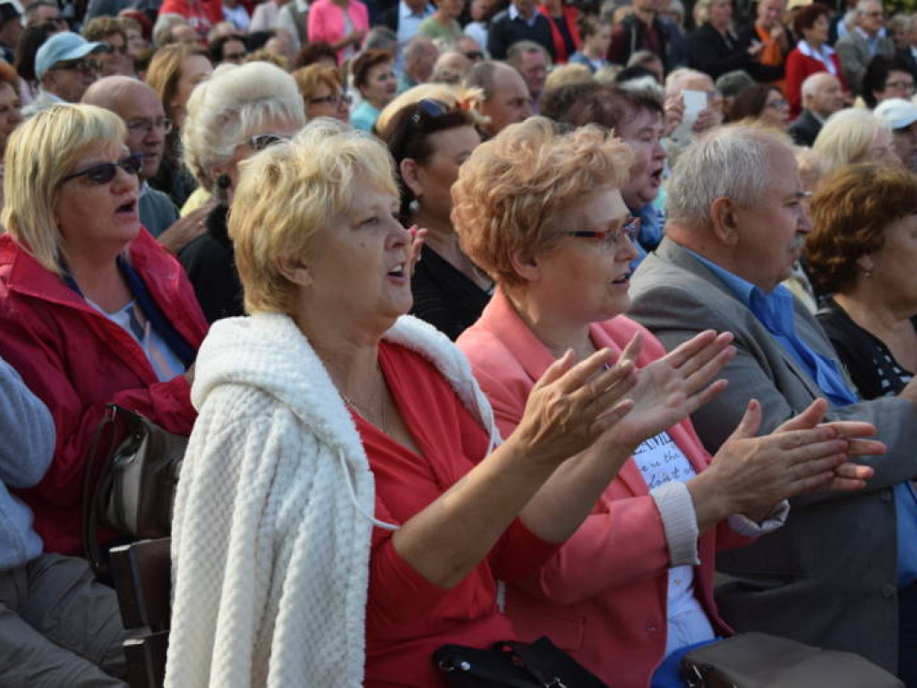 Patriotycznie i rozrywkowo. Na ten koncert przyszły tłumy