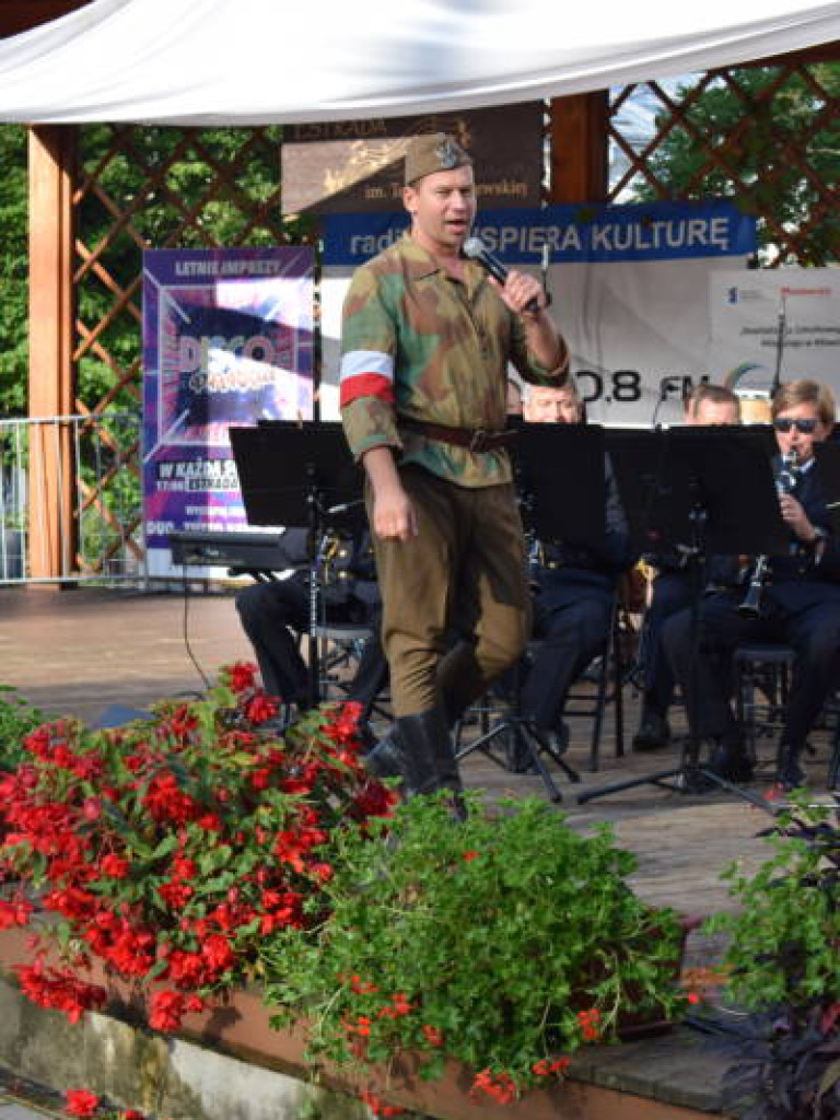 Patriotycznie i rozrywkowo. Na ten koncert przyszły tłumy