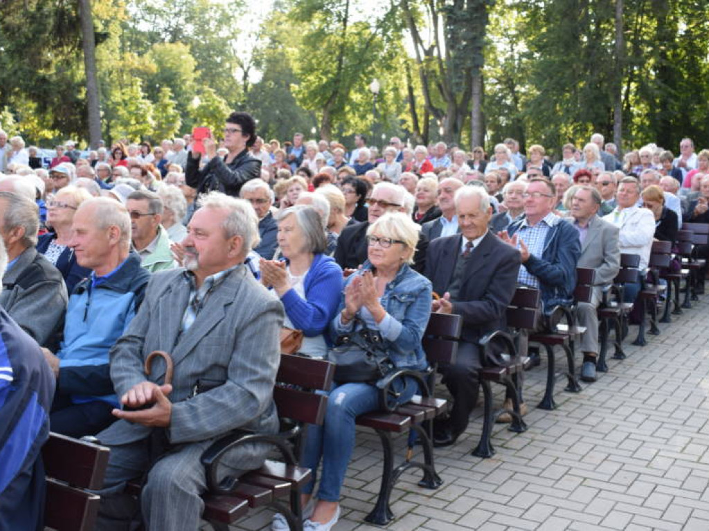 Patriotycznie i rozrywkowo. Na ten koncert przyszły tłumy