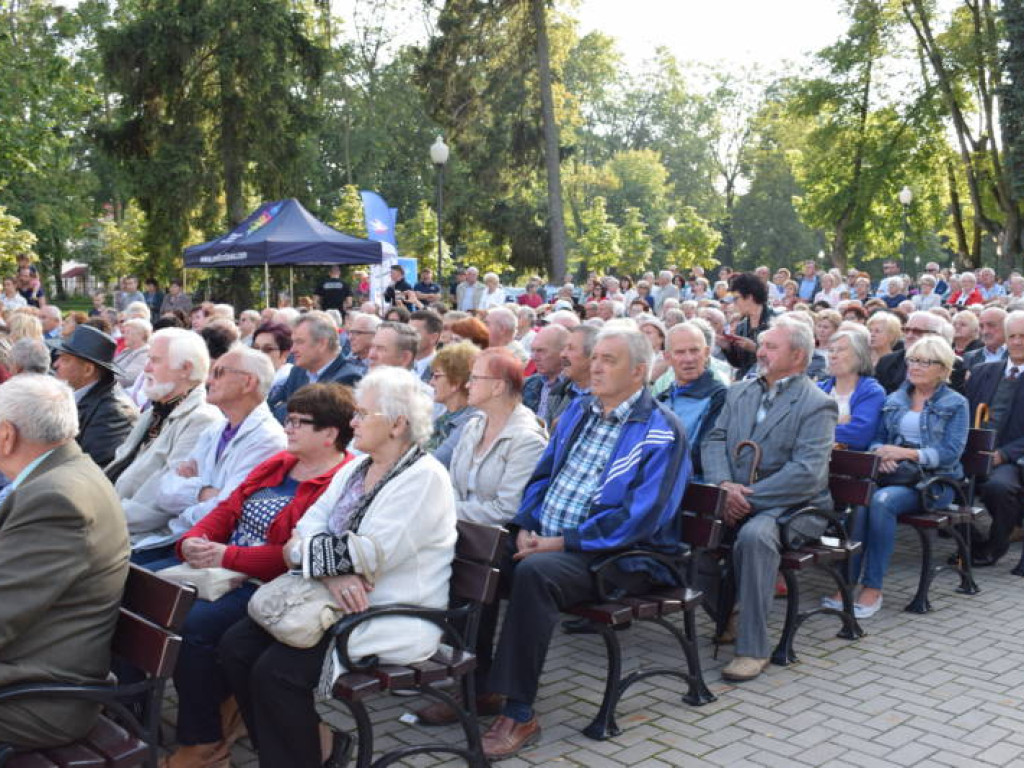 Patriotycznie i rozrywkowo. Na ten koncert przyszły tłumy