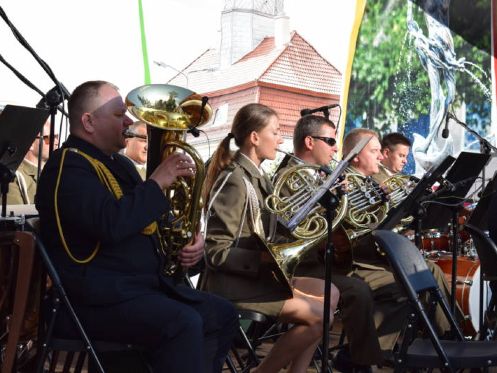 Patriotycznie i rozrywkowo. Na ten koncert przyszły tłumy