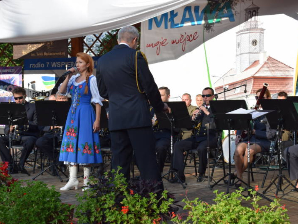 Patriotycznie i rozrywkowo. Na ten koncert przyszły tłumy