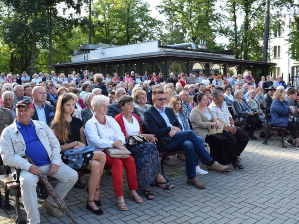 Patriotycznie i rozrywkowo. Na ten koncert przyszły tłumy
