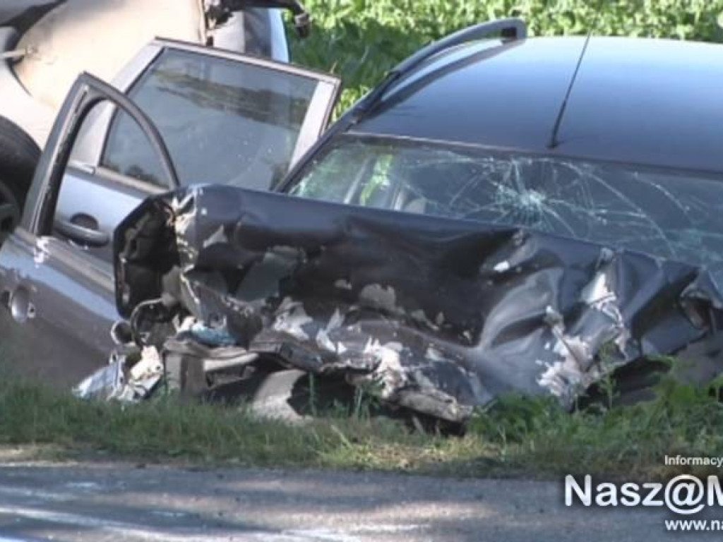 Przewoził kwas solny i miał wypadek! Trzy osoby ranne, w akcji jednostka chemiczna