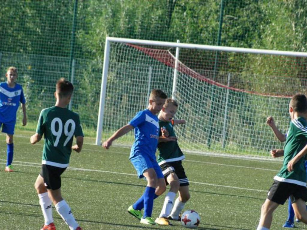 Nie ma jak u siebie. Pięć goli trampkarzy, czternaście juniorów