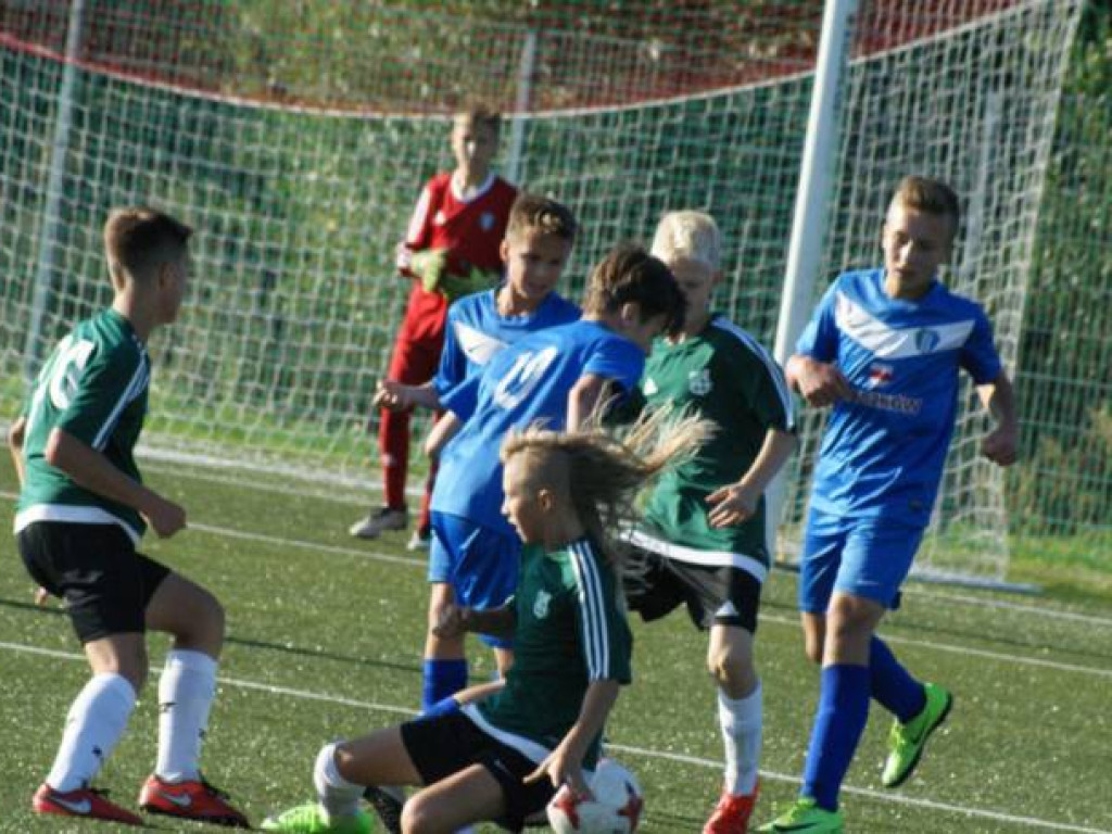 Nie ma jak u siebie. Pięć goli trampkarzy, czternaście juniorów