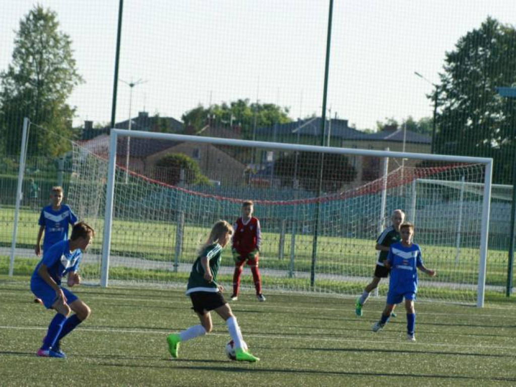 Nie ma jak u siebie. Pięć goli trampkarzy, czternaście juniorów