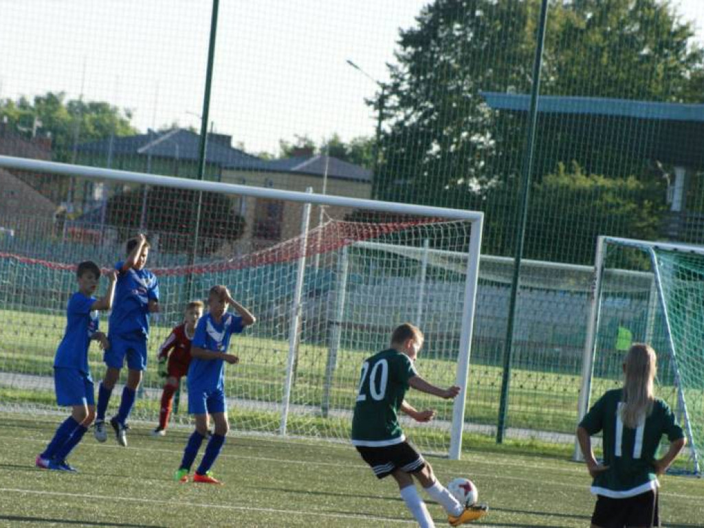 Nie ma jak u siebie. Pięć goli trampkarzy, czternaście juniorów