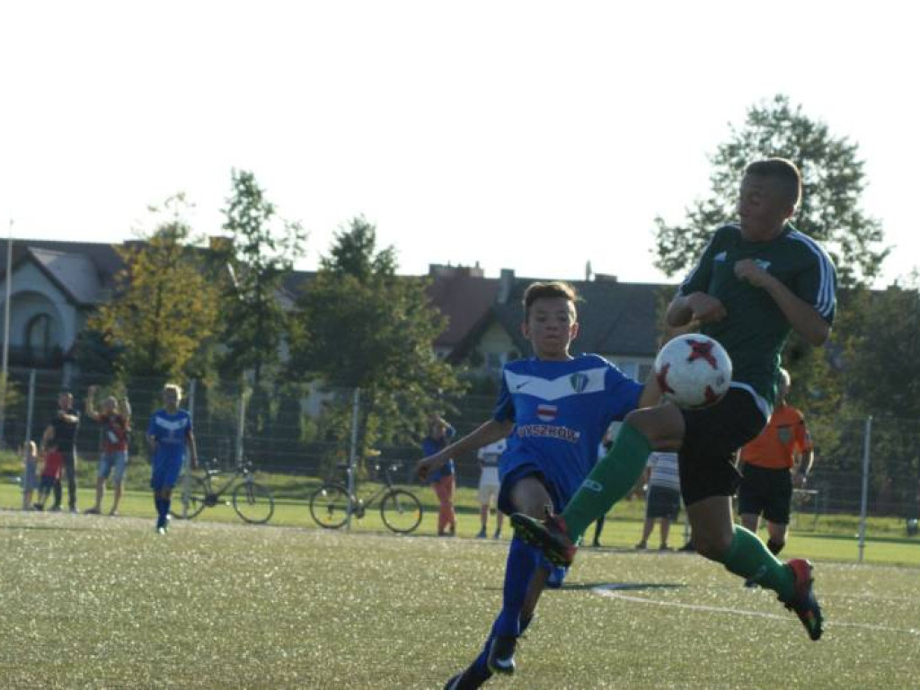 Nie ma jak u siebie. Pięć goli trampkarzy, czternaście juniorów