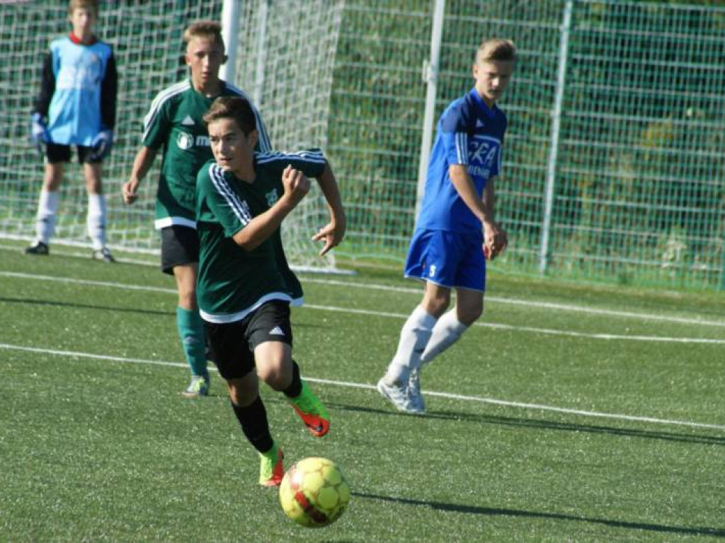 Nie ma jak u siebie. Pięć goli trampkarzy, czternaście juniorów