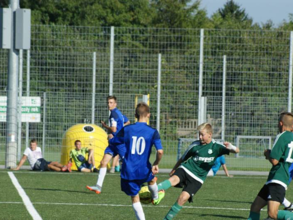 Nie ma jak u siebie. Pięć goli trampkarzy, czternaście juniorów