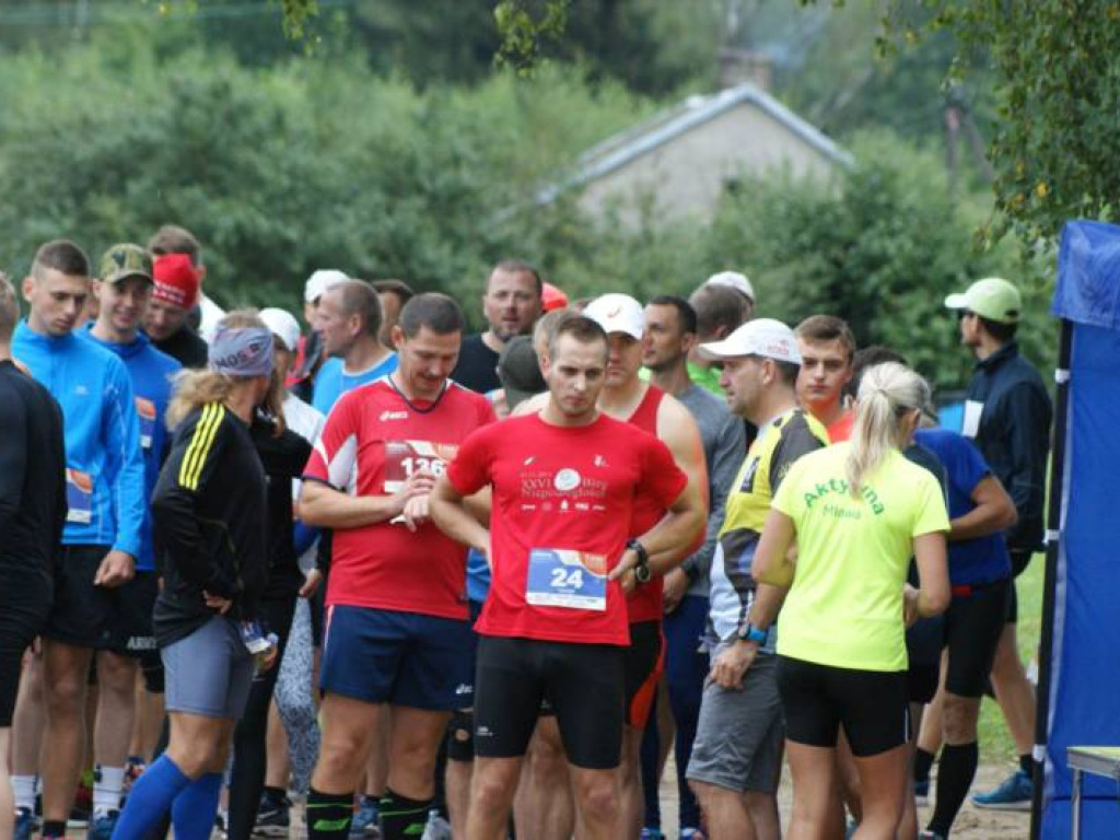 Musieli zmierzyć się z wodą i... owadami. Pobiegło 81 osób