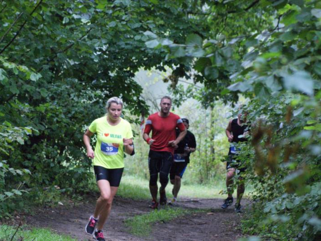 Musieli zmierzyć się z wodą i... owadami. Pobiegło 81 osób