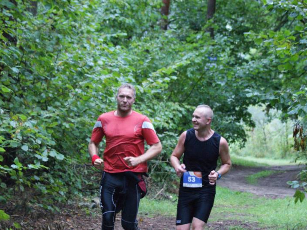 Musieli zmierzyć się z wodą i... owadami. Pobiegło 81 osób