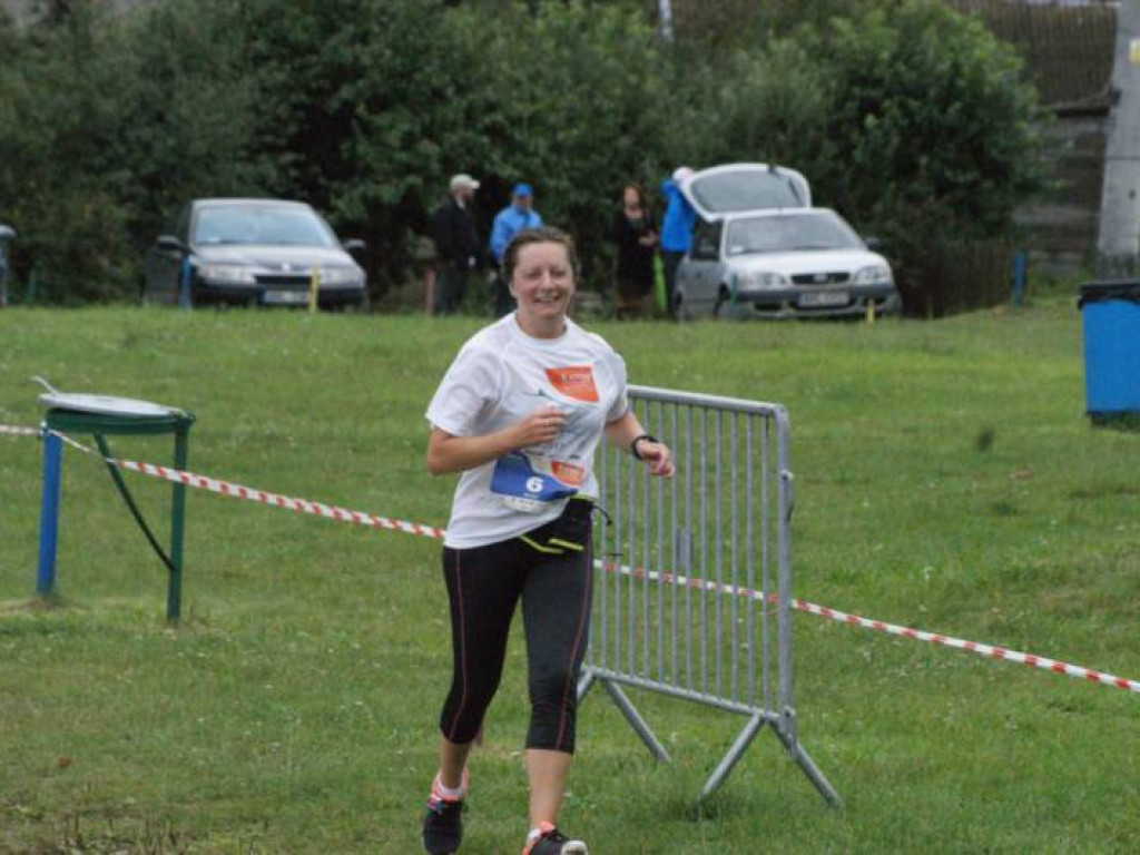 Musieli zmierzyć się z wodą i... owadami. Pobiegło 81 osób