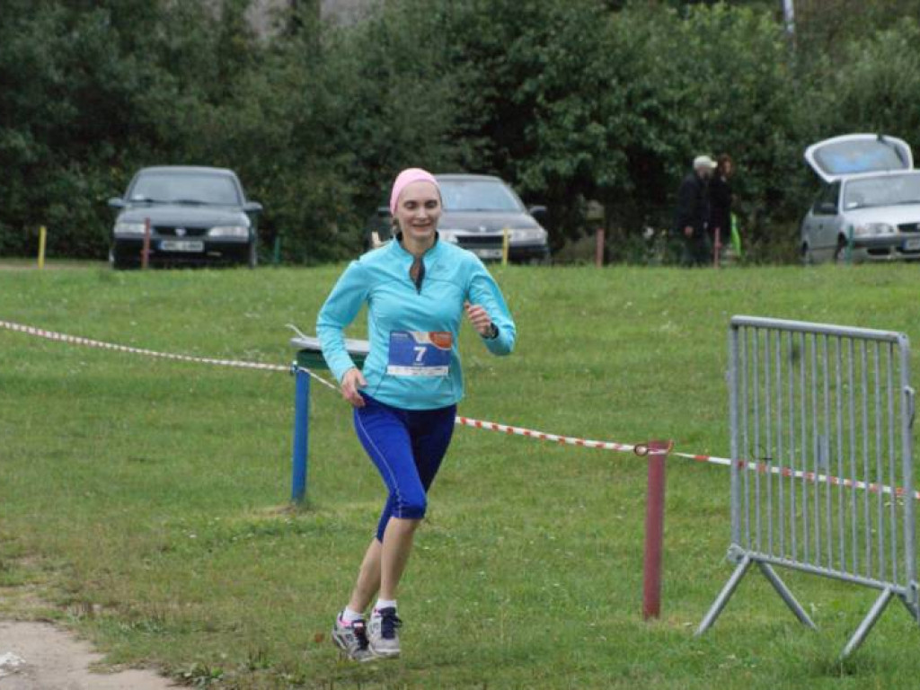 Musieli zmierzyć się z wodą i... owadami. Pobiegło 81 osób