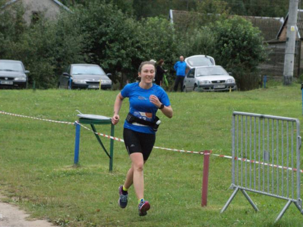 Musieli zmierzyć się z wodą i... owadami. Pobiegło 81 osób