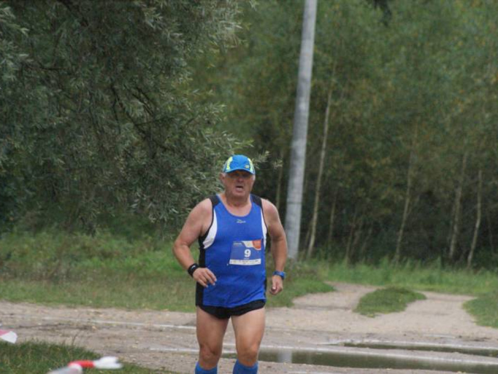 Musieli zmierzyć się z wodą i... owadami. Pobiegło 81 osób