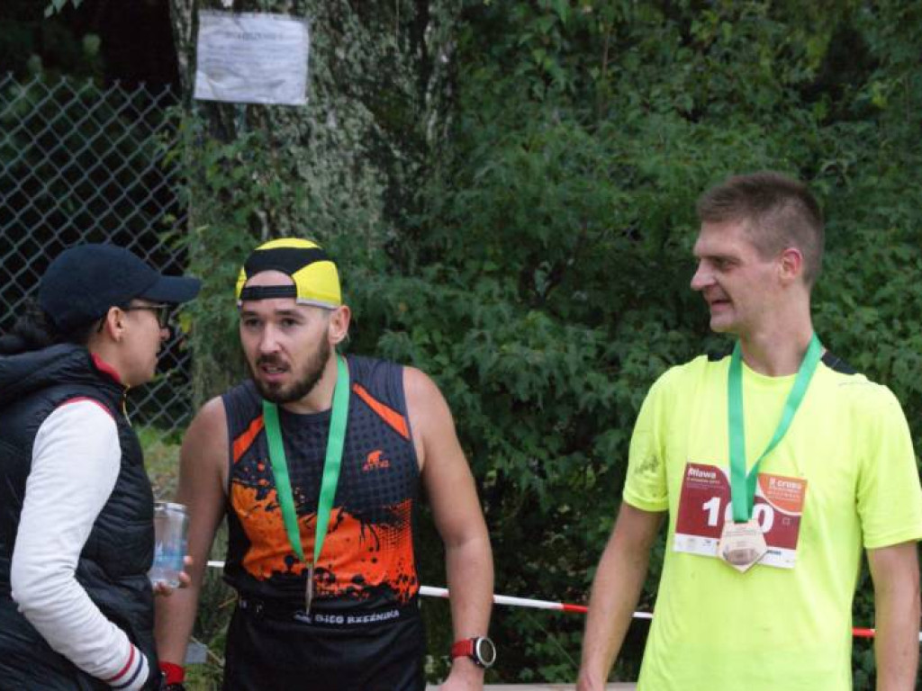 Musieli zmierzyć się z wodą i... owadami. Pobiegło 81 osób