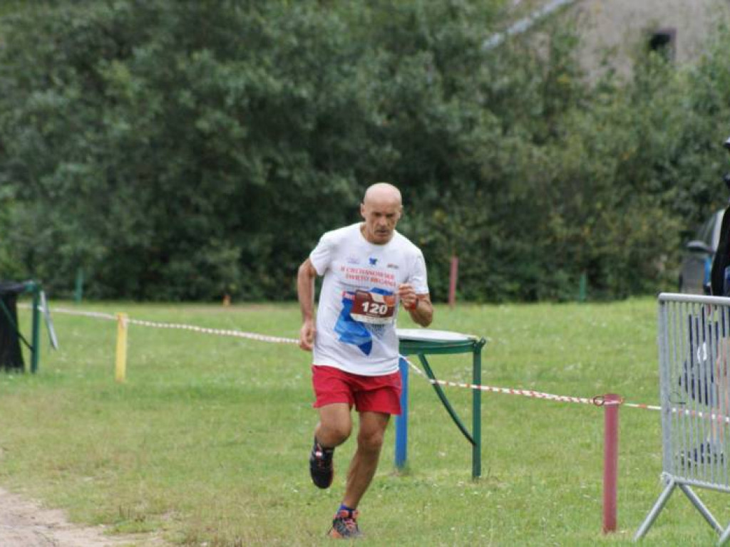 Musieli zmierzyć się z wodą i... owadami. Pobiegło 81 osób