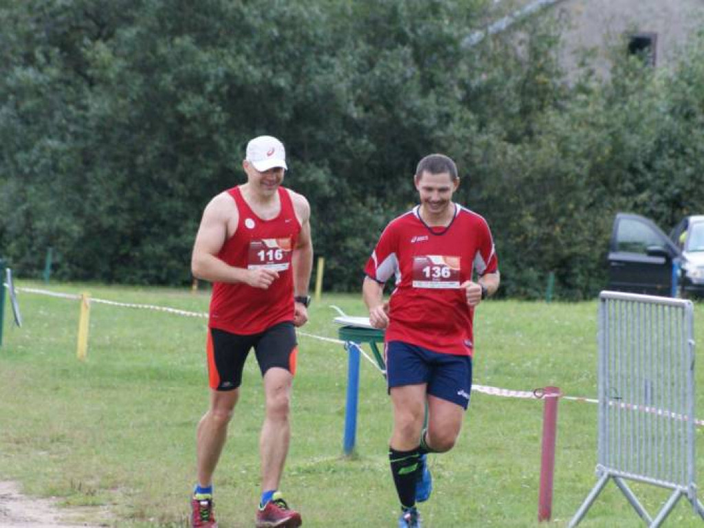 Musieli zmierzyć się z wodą i... owadami. Pobiegło 81 osób