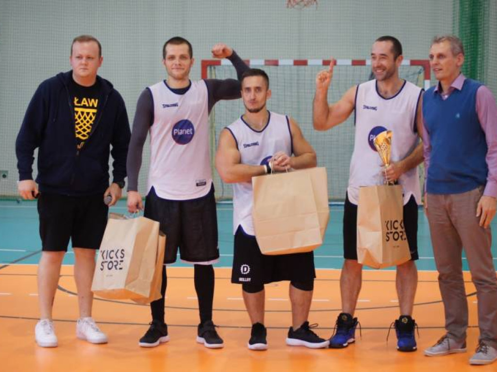 Na hali zamiast na powietrzu. Planet Cash Team najlepszy