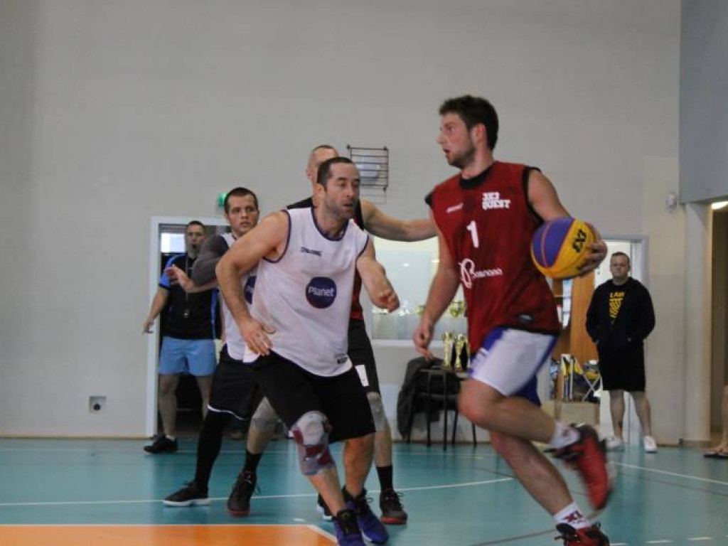 Na hali zamiast na powietrzu. Planet Cash Team najlepszy