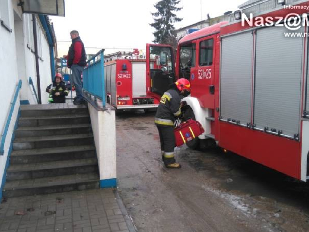 Mróz, śnieg i 50 osób uwięzionych na stacji PKS Mława