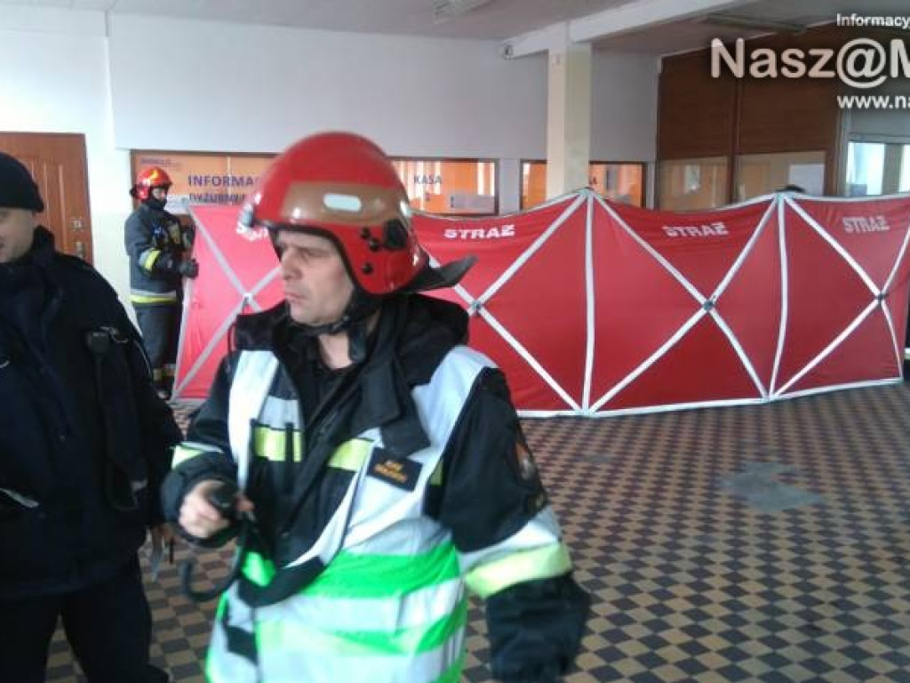 Mróz, śnieg i 50 osób uwięzionych na stacji PKS Mława