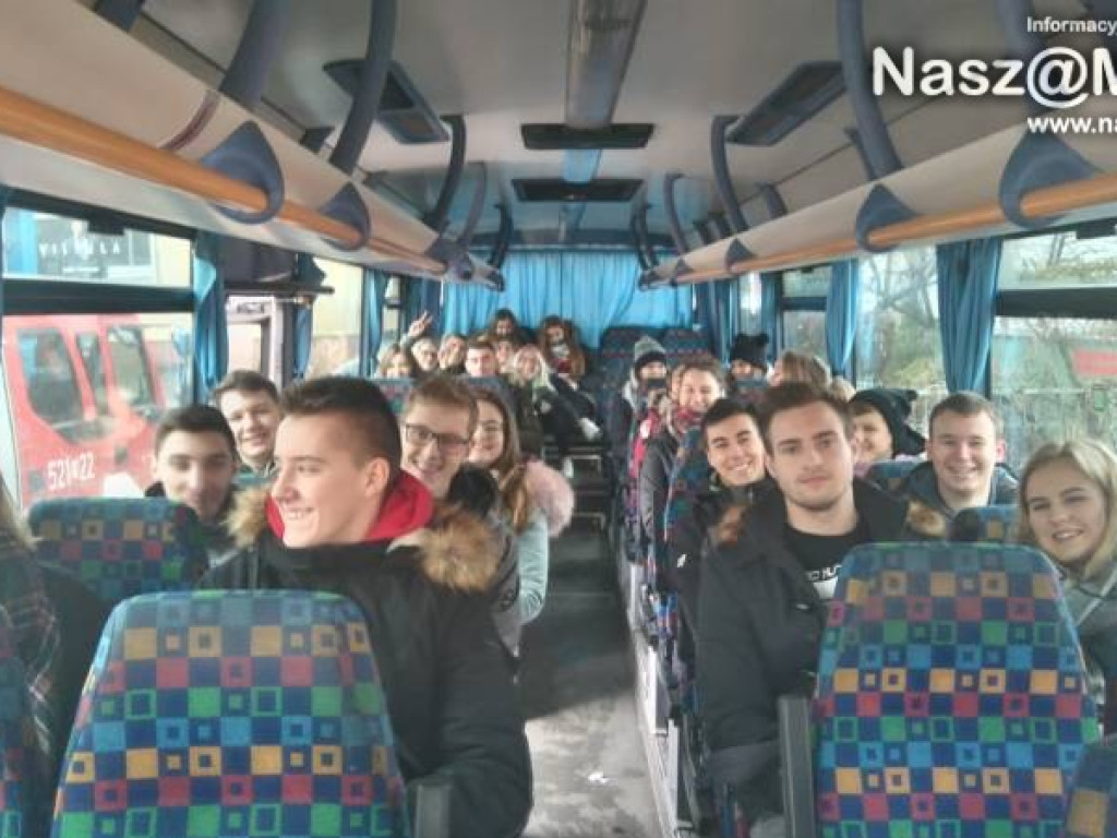 Mróz, śnieg i 50 osób uwięzionych na stacji PKS Mława