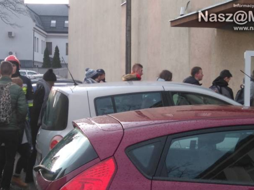 Mróz, śnieg i 50 osób uwięzionych na stacji PKS Mława