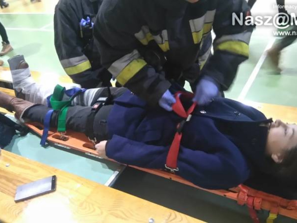 Mróz, śnieg i 50 osób uwięzionych na stacji PKS Mława