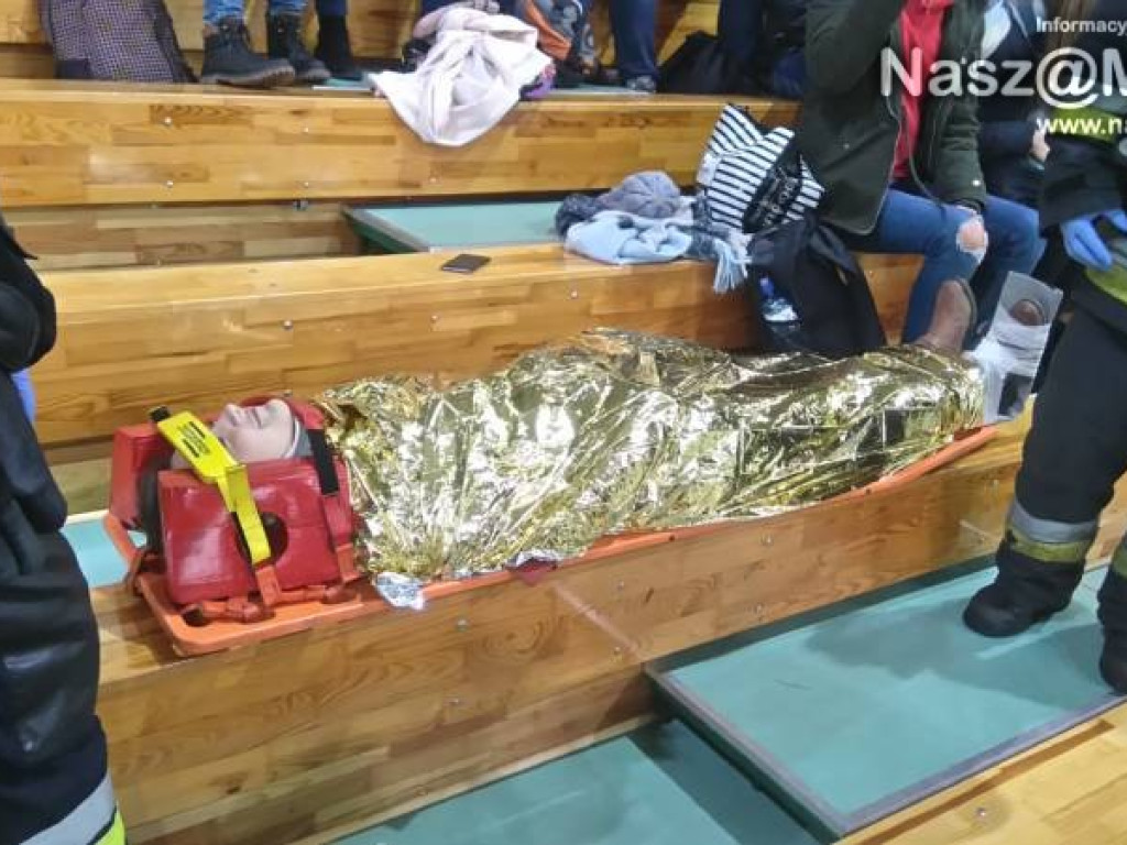 Mróz, śnieg i 50 osób uwięzionych na stacji PKS Mława