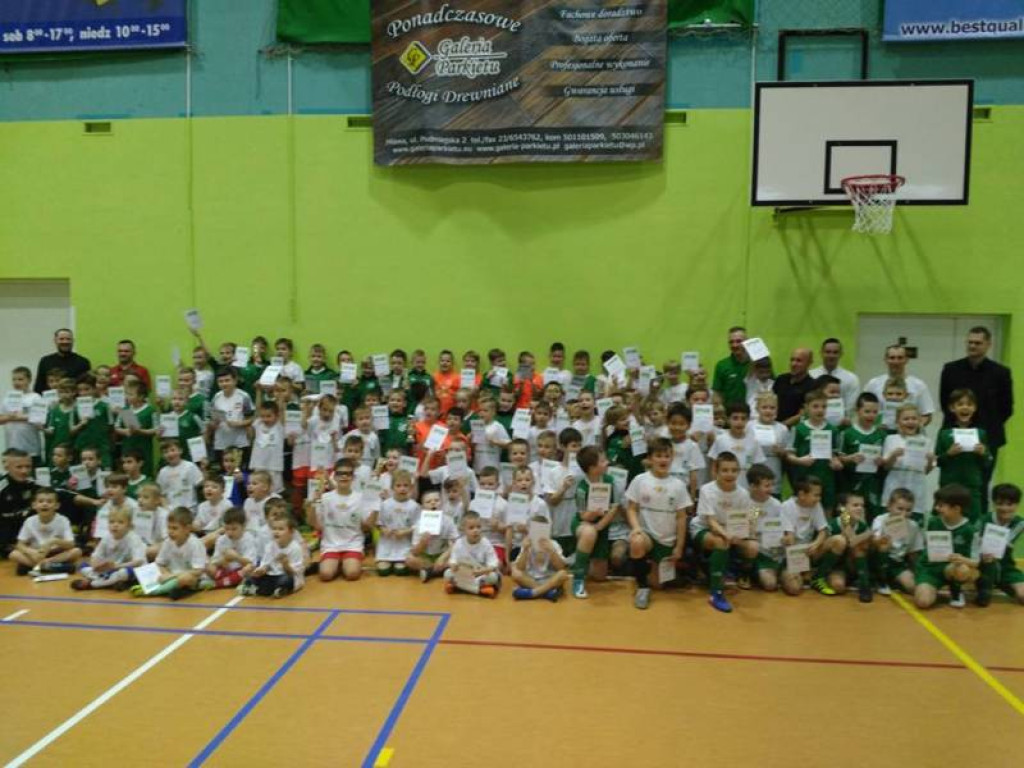 Mikołajki na sportowo. Z piłką i pod siatką