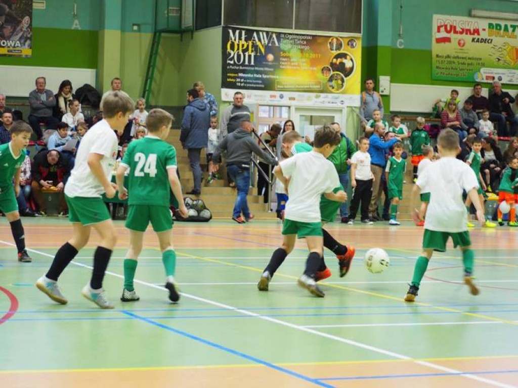 Mikołajki na sportowo. Z piłką i pod siatką