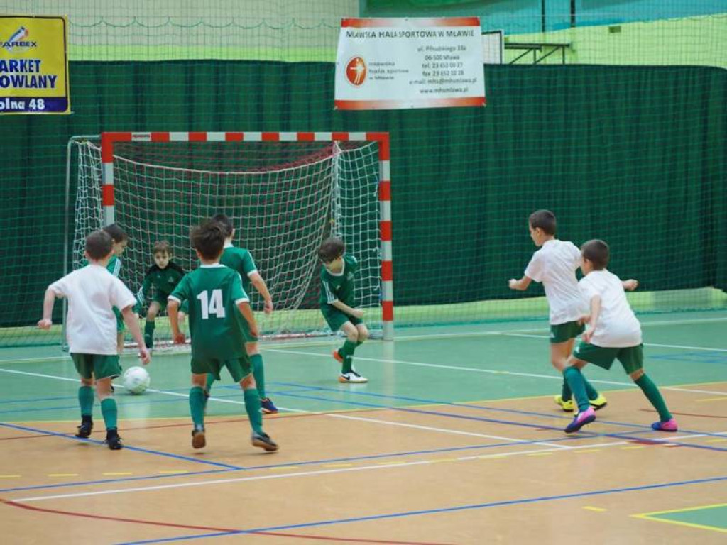 Mikołajki na sportowo. Z piłką i pod siatką