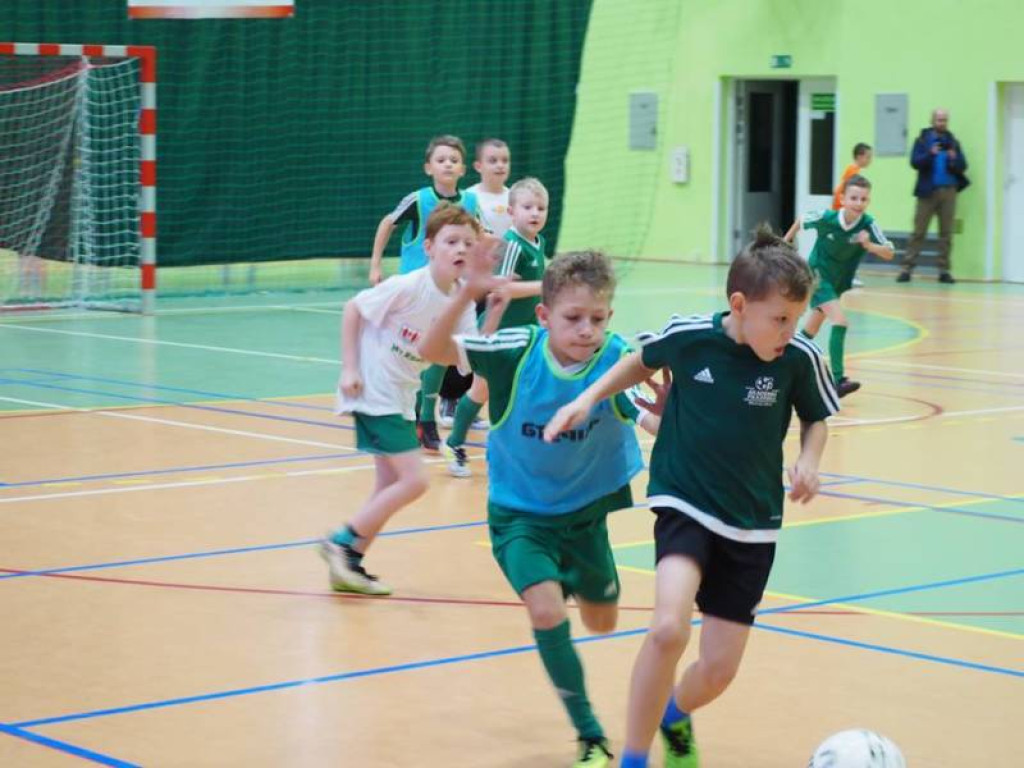 Mikołajki na sportowo. Z piłką i pod siatką