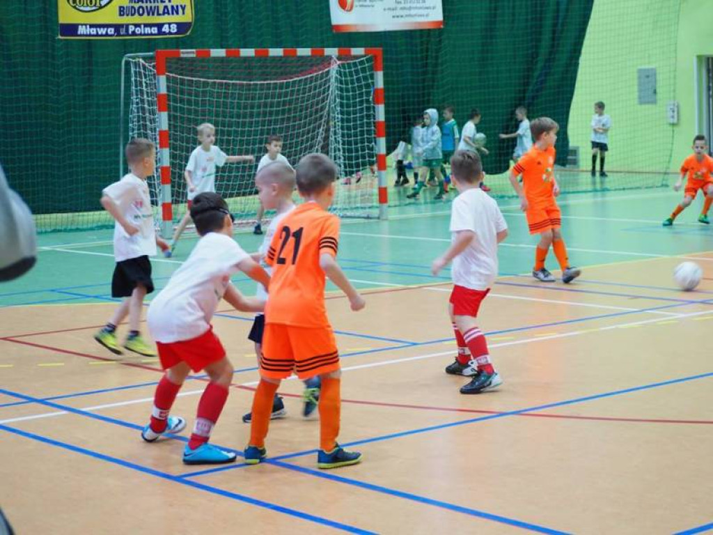 Mikołajki na sportowo. Z piłką i pod siatką