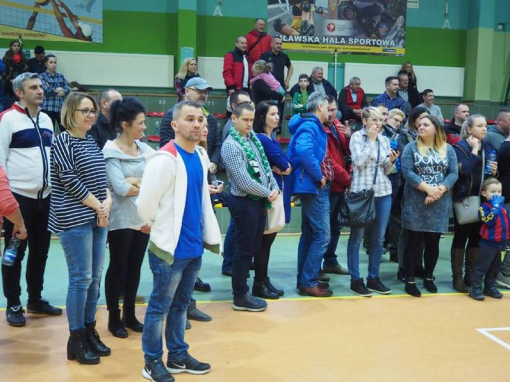 Mikołajki na sportowo. Z piłką i pod siatką