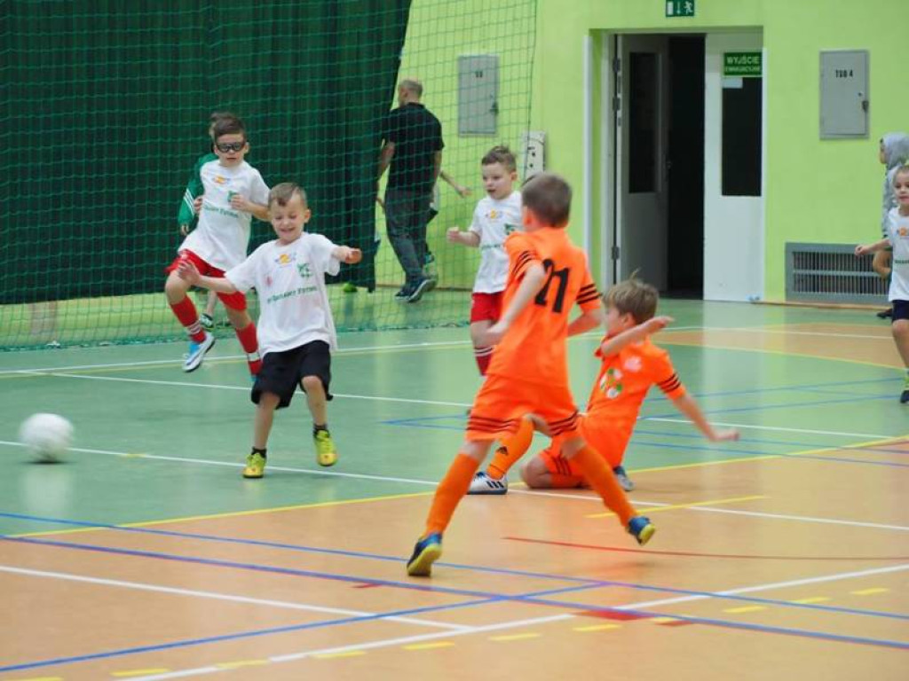 Mikołajki na sportowo. Z piłką i pod siatką