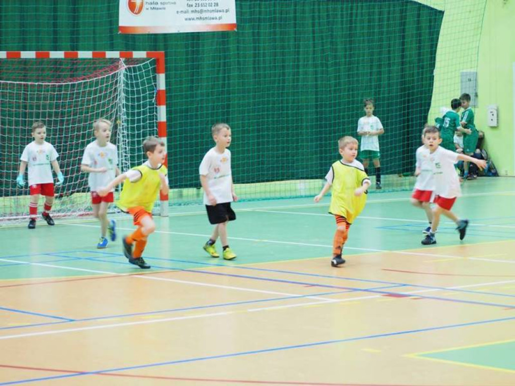 Mikołajki na sportowo. Z piłką i pod siatką