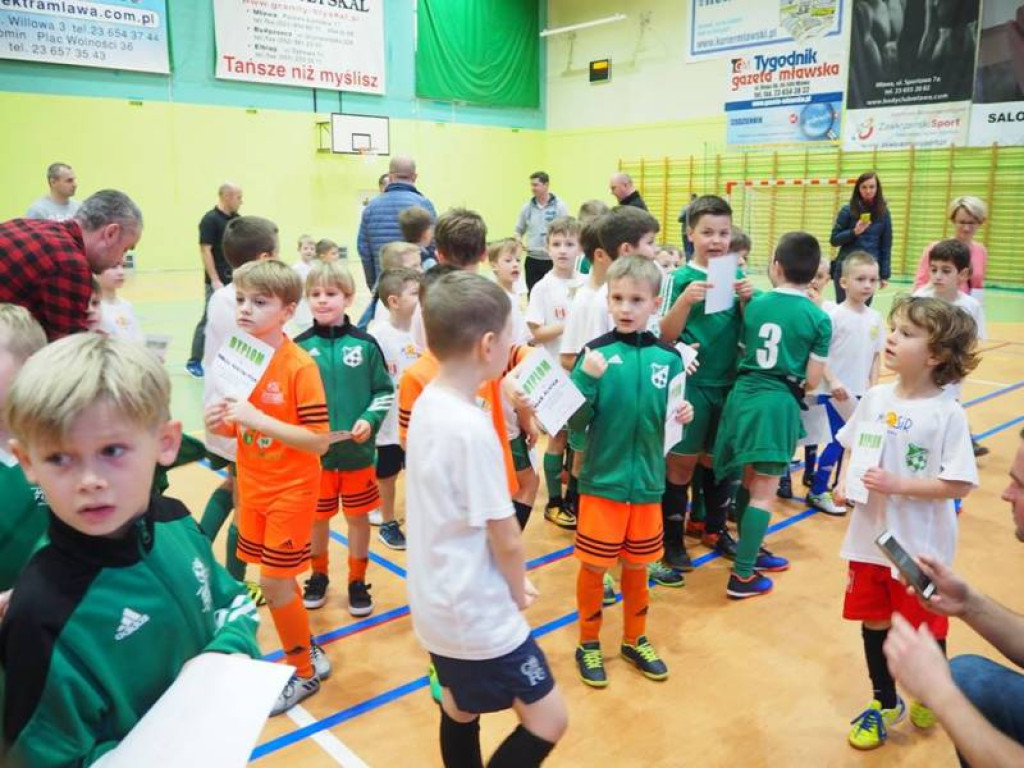 Mikołajki na sportowo. Z piłką i pod siatką