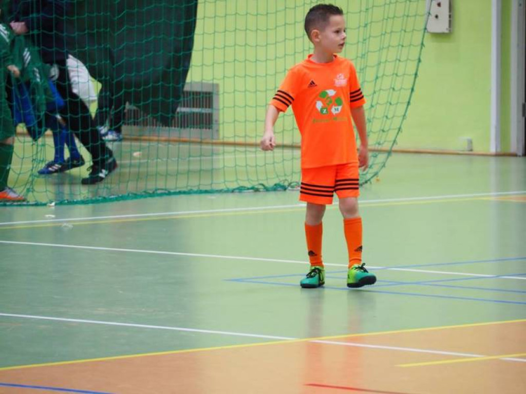 Mikołajki na sportowo. Z piłką i pod siatką