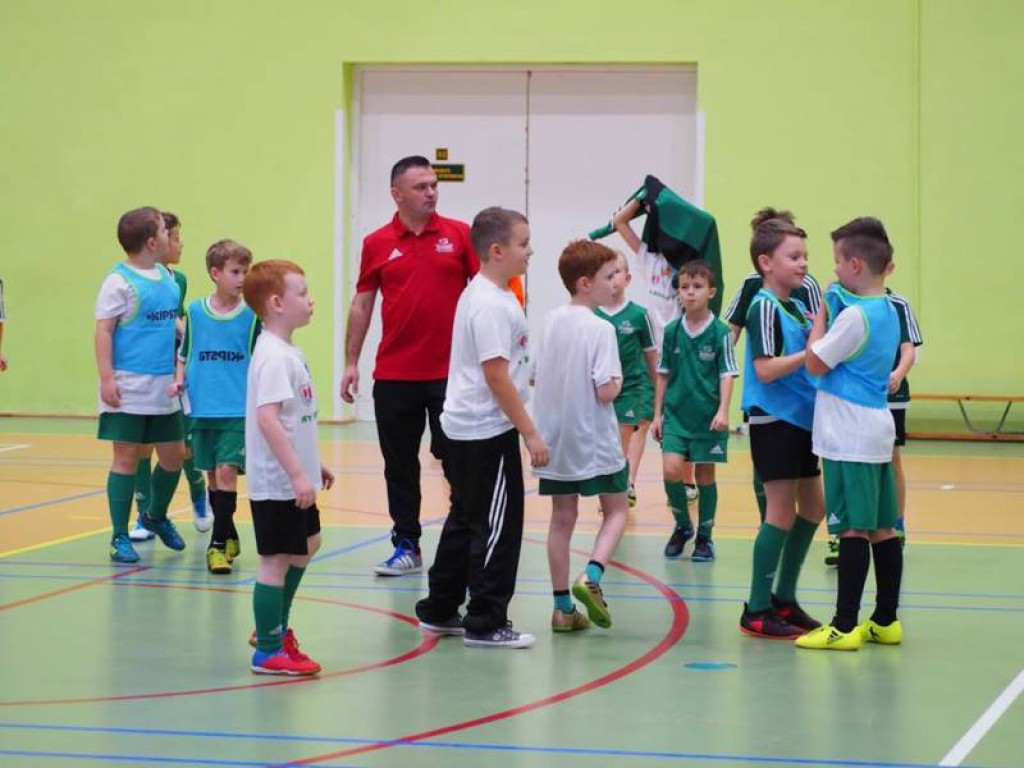 Mikołajki na sportowo. Z piłką i pod siatką